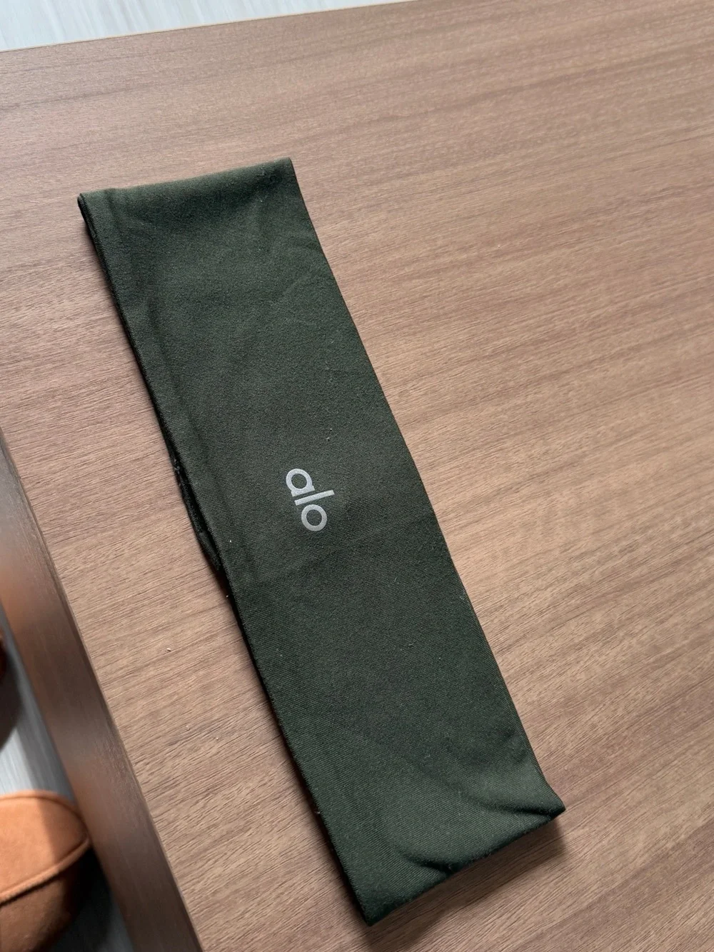 ALO Yoga women’s Dark Olive Performance Headband